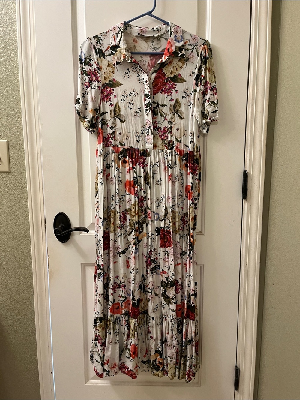Zara White Floral Button-Up Midi Dress - Small